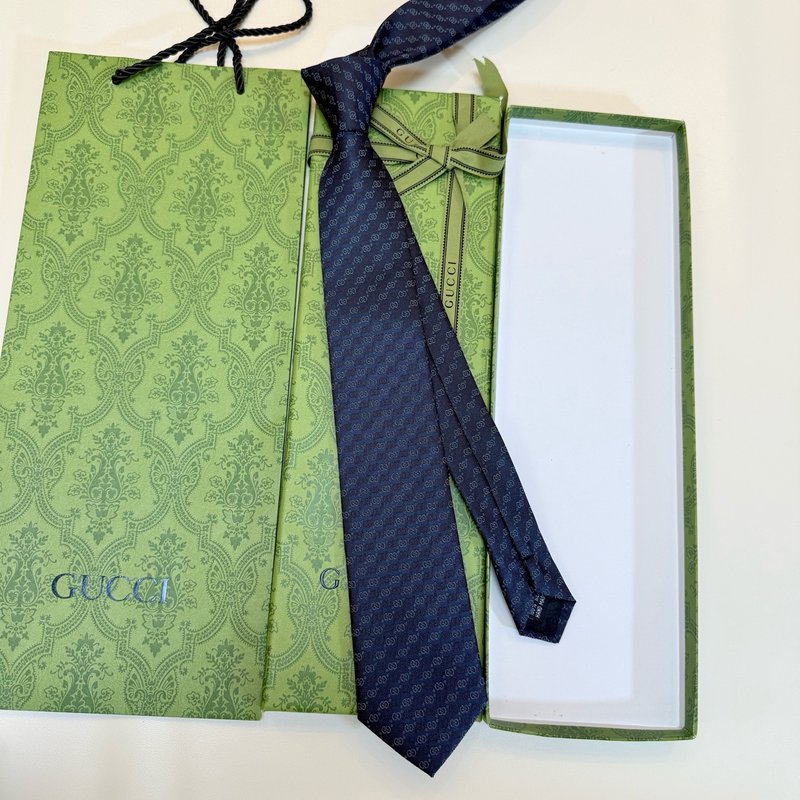 GUCCI 클래식 작은 G 로고 자카드 실크 넥타이 001-278437