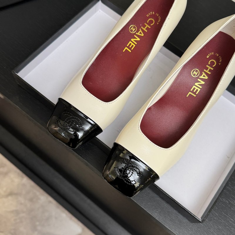 샤넬 더블 C 자수 스퀘어 토 컬러블록 하이힐 001-278516