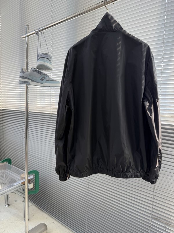 프라다 Re-Nylon 스탠드칼라 솔리드 양면 재킷 001-278709