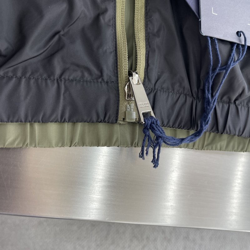 Prada Re-Nylon 스탠드칼라 양면 재킷 남성 001-278710