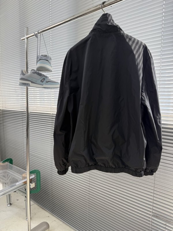Prada Re-Nylon 스탠드칼라 양면 재킷 남성 001-278710