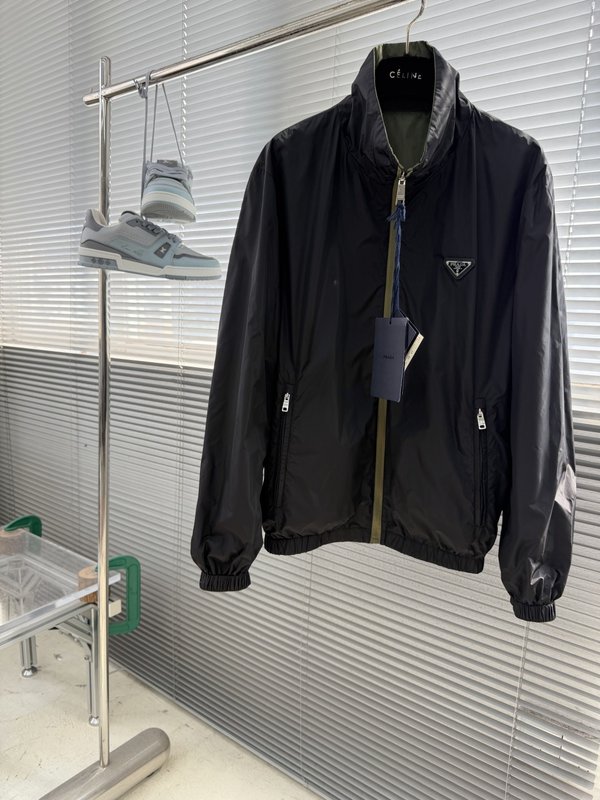 Prada Re-Nylon 스탠드칼라 양면 재킷 남성 001-278710