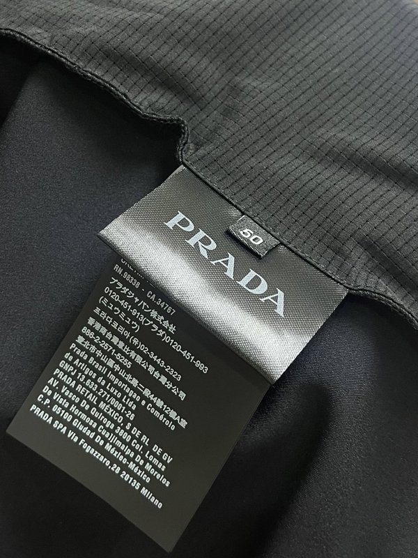 PRAD 에나멜 삼각 로고 패치 스탠드 칼라 자켓 001-278777