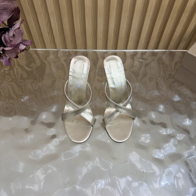 Christian Louboutin 빨간 밑창 하이힐 001-278824