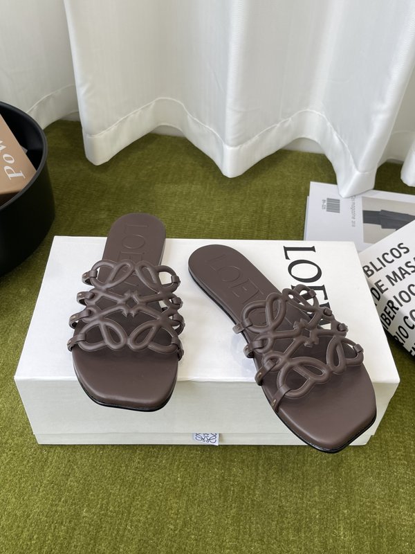 LOEWE 플랫 가죽 슬리퍼 001-278841