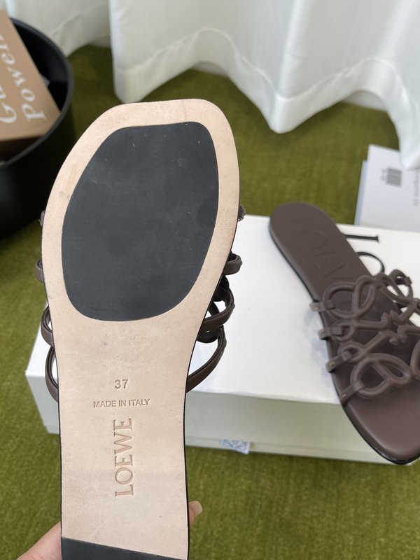 LOEWE 플랫 가죽 슬리퍼 001-278841
