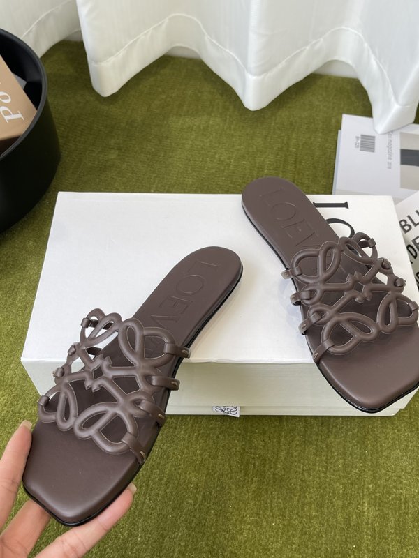 LOEWE 플랫 가죽 슬리퍼 001-278841