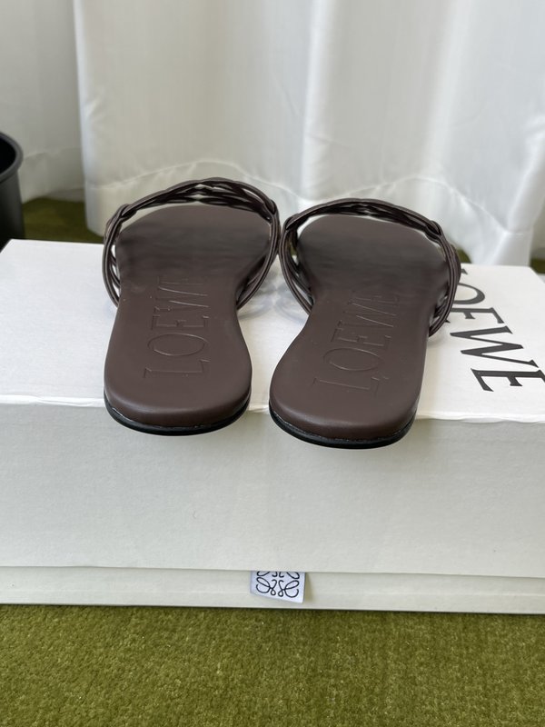 LOEWE 플랫 가죽 슬리퍼 001-278841