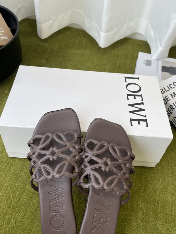 LOEWE 플랫 가죽 슬리퍼 001-278841