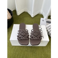 LOEWE 플랫 가죽 슬리퍼 001-278841