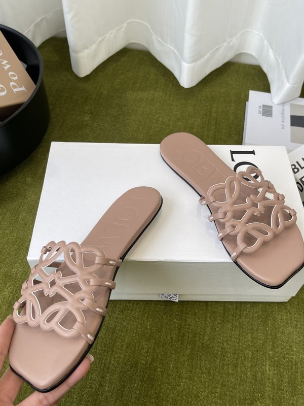 LOEWE 플랫 가죽 슬리퍼 001-278842