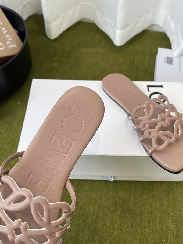LOEWE 플랫 가죽 슬리퍼 001-278842