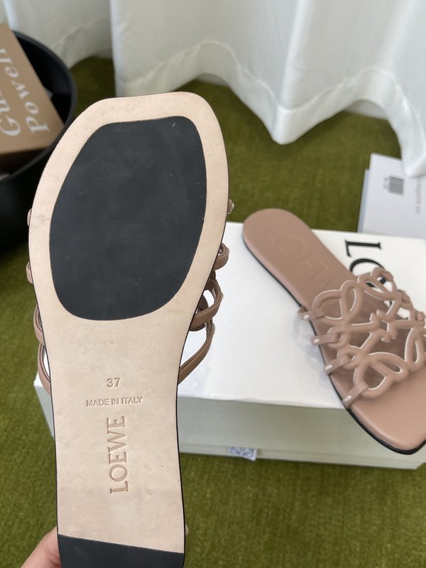 LOEWE 플랫 가죽 슬리퍼 001-278842