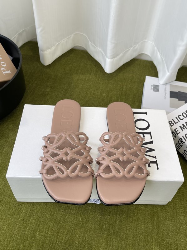 LOEWE 플랫 가죽 슬리퍼 001-278842