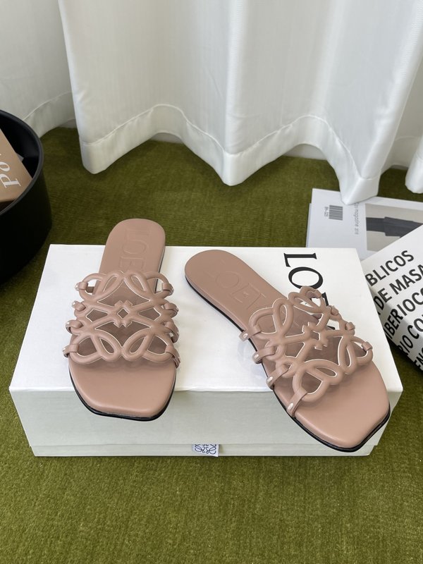 LOEWE 플랫 가죽 슬리퍼 001-278842