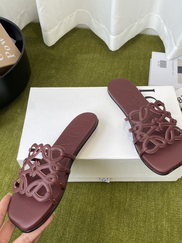 LOEWE 플랫 가죽 슬리퍼 001-278843