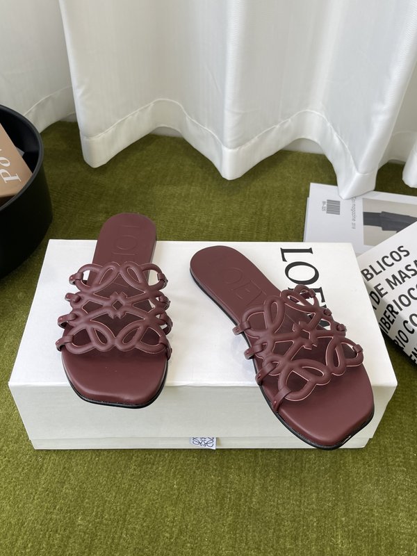 LOEWE 플랫 가죽 슬리퍼 001-278843