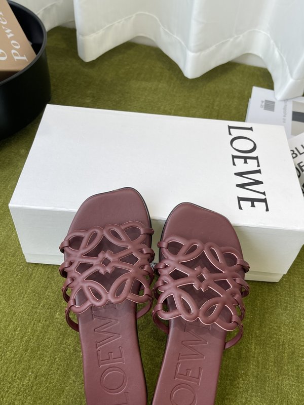 LOEWE 플랫 가죽 슬리퍼 001-278843
