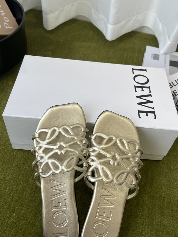 LOEWE 플랫 가죽 슬리퍼 001-278844