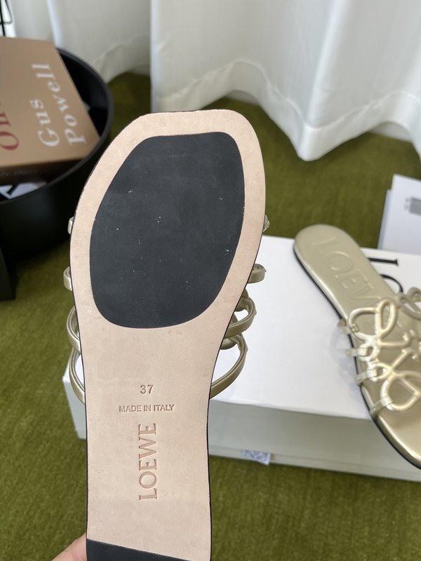 LOEWE 플랫 가죽 슬리퍼 001-278844
