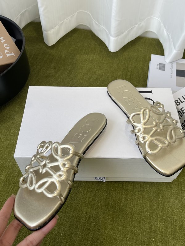 LOEWE 플랫 가죽 슬리퍼 001-278844