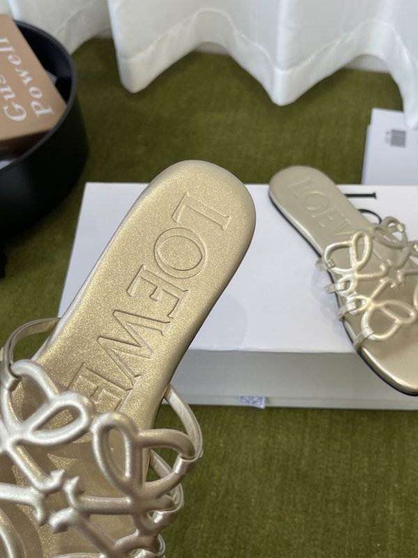 LOEWE 플랫 가죽 슬리퍼 001-278844