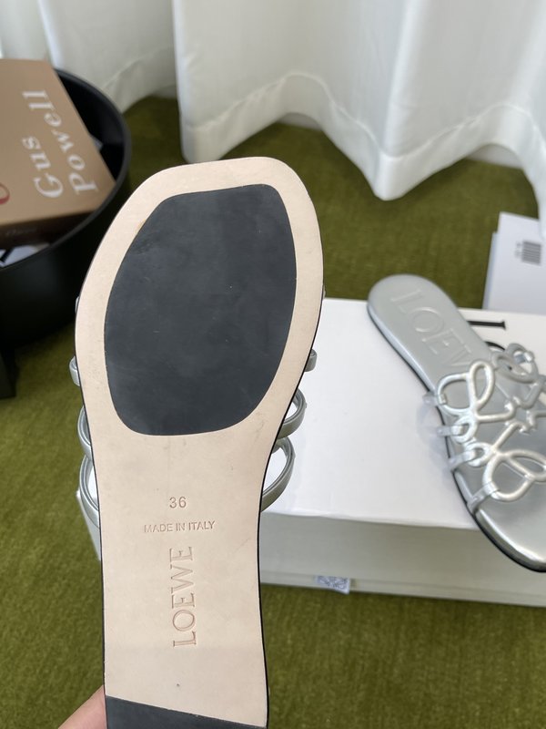 LOEWE 로에베 플랫 가죽 슬리퍼 001-278845