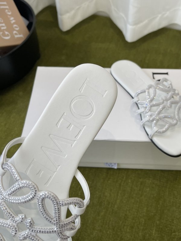 LOEWE 로에베 플랫 다이아몬드 슬리퍼 001-278856