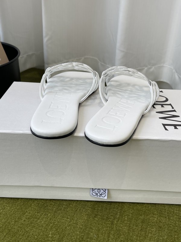 LOEWE 로에베 플랫 다이아몬드 슬리퍼 001-278856