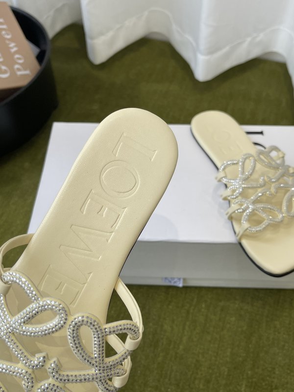 LOEWE 26SS 플랫 크리스탈 슬리퍼 001-278857