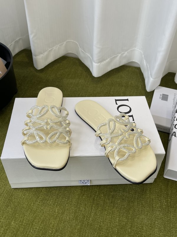 LOEWE 26SS 플랫 크리스탈 슬리퍼 001-278857