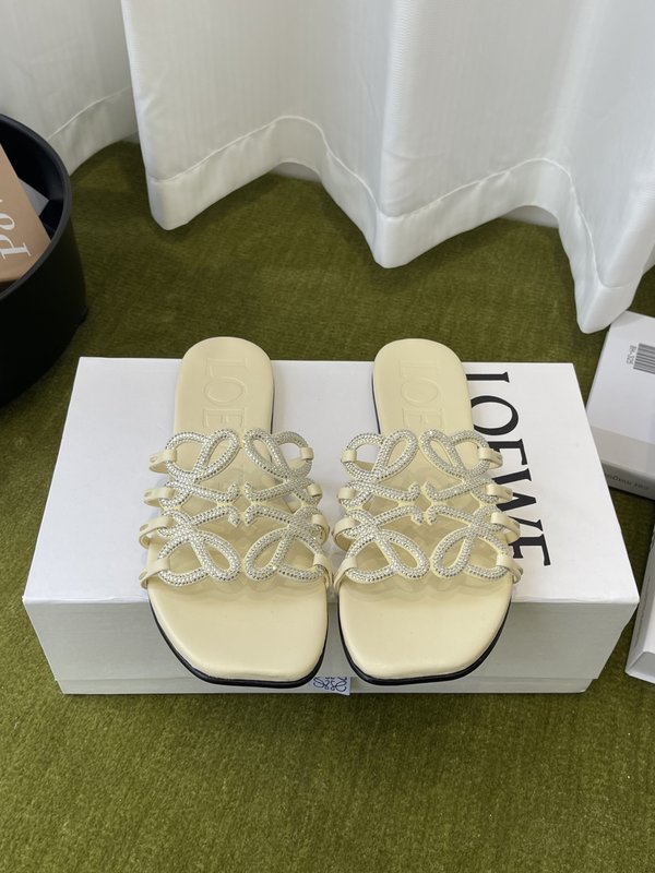 LOEWE 26SS 플랫 크리스탈 슬리퍼 001-278857