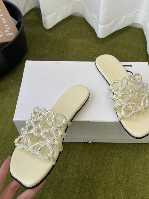 LOEWE 26SS 플랫 크리스탈 슬리퍼 001-278857
