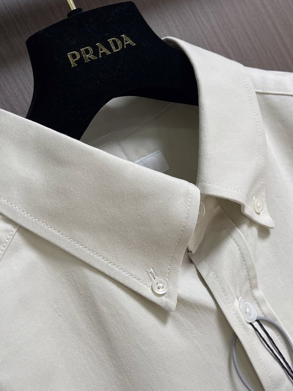 PRAD* 가슴 로고 자수 턴다운 셔츠 001-278914