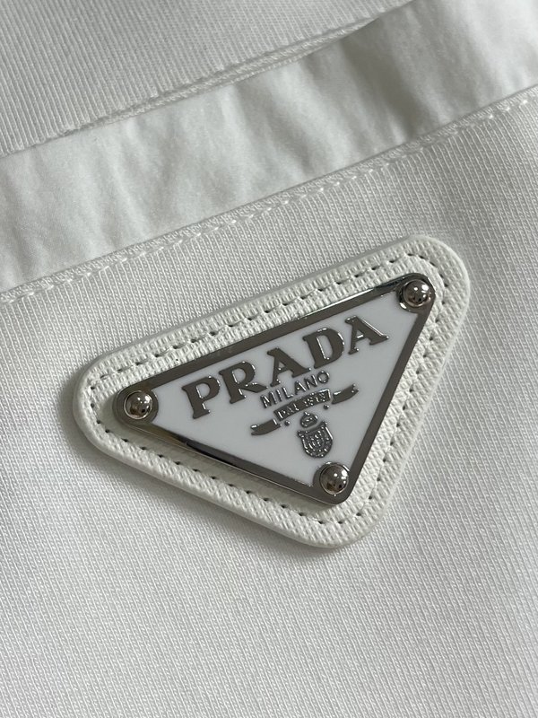 Prad 2026SS 봄 신상 삼각 로고 긴팔 티셔츠 001-278918