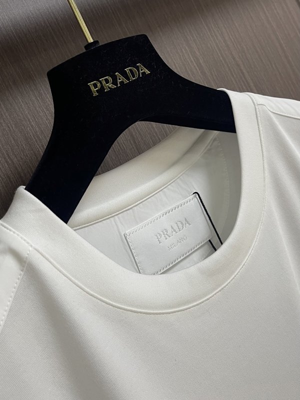 Prad 2026SS 봄 신상 삼각 로고 긴팔 티셔츠 001-278918