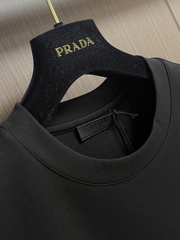 Prada 남성 라운드넥 긴팔 티셔츠 001-278922