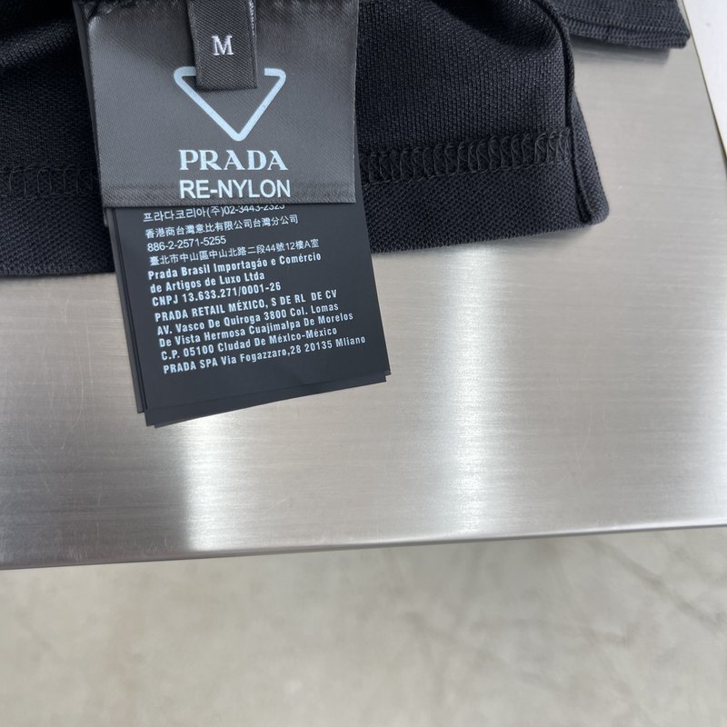 PRAD 트라이앵글 로고 긴팔 폴로 셔츠 001-278945