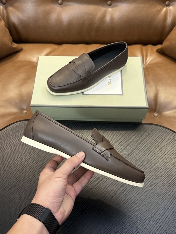 TOM FORD Cambridge 소가죽 로우탑 운동화 001-279210