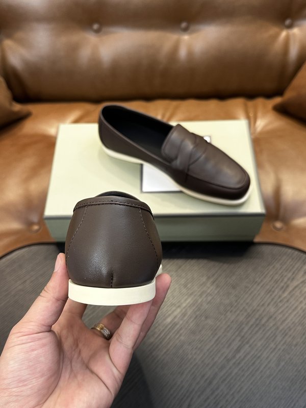 TOM FORD Cambridge 소가죽 로우탑 운동화 001-279210
