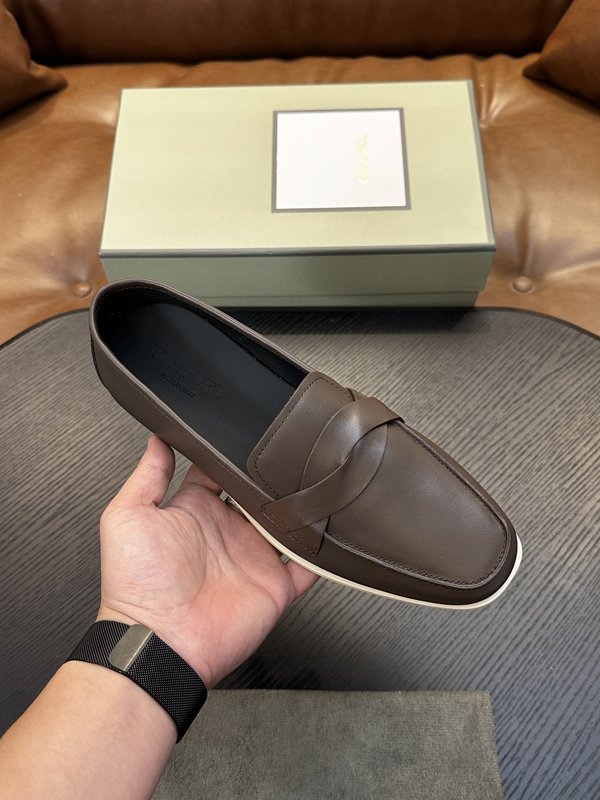 TOM FORD Cambridge 소가죽 로우탑 운동화 001-279210