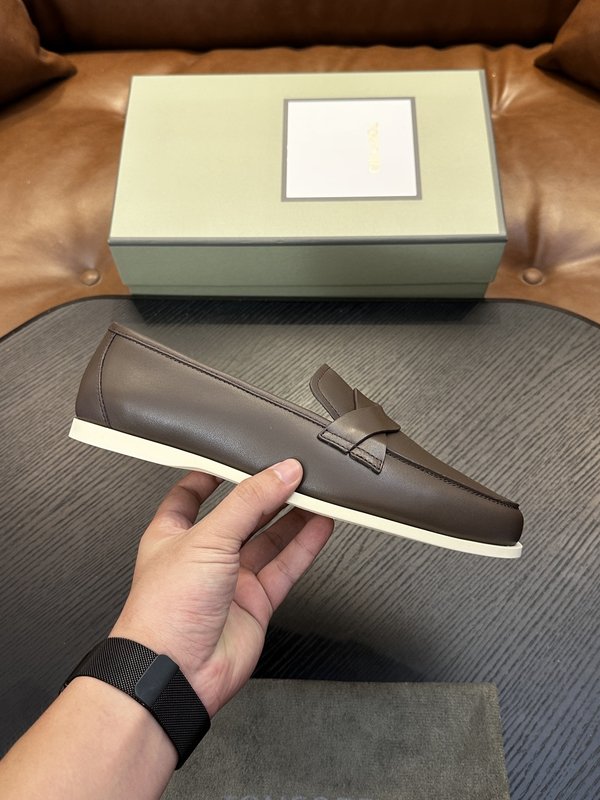 TOM FORD Cambridge 소가죽 로우탑 운동화 001-279210