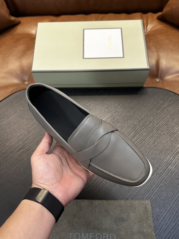 TOMFORD Cambridge 소가죽 로우탑 스니커즈 001-279211