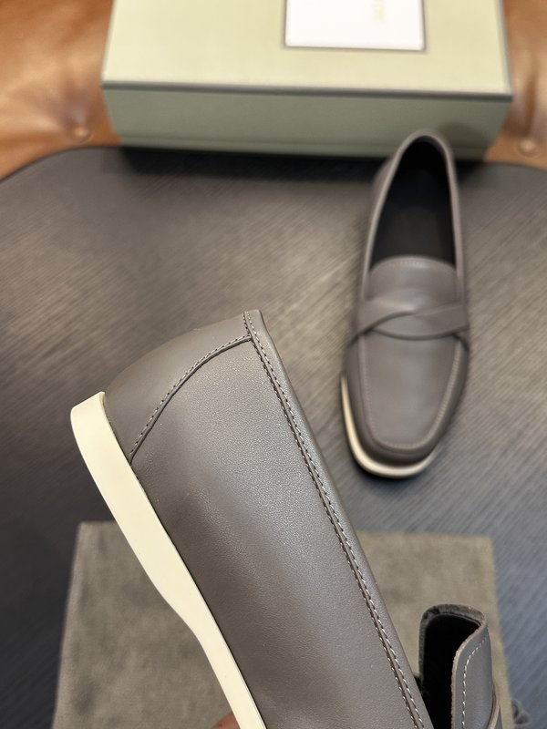 TOMFORD Cambridge 소가죽 로우탑 스니커즈 001-279211