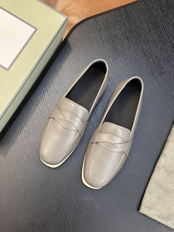 TOMFORD Cambridge 소가죽 로우탑 스니커즈 001-279211
