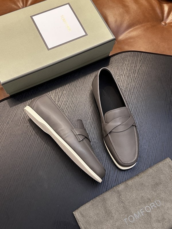 TOMFORD Cambridge 소가죽 로우탑 스니커즈 001-279211
