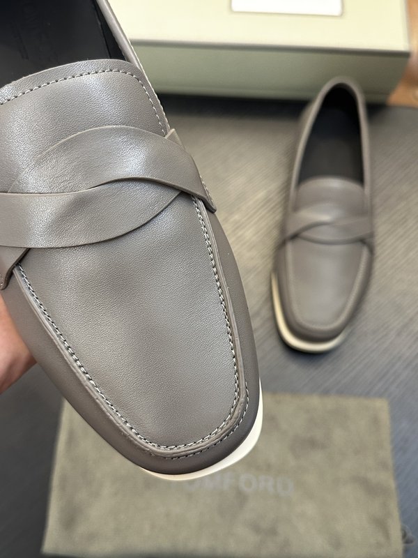 TOMFORD Cambridge 소가죽 로우탑 스니커즈 001-279211