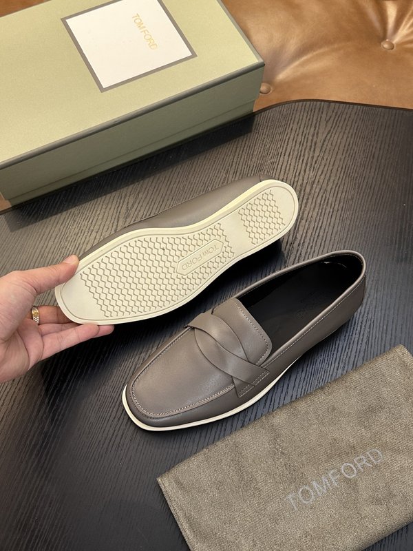 TOMFORD Cambridge 소가죽 로우탑 스니커즈 001-279211