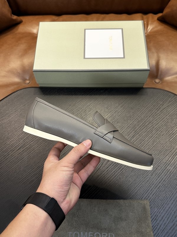 TOMFORD Cambridge 소가죽 로우탑 스니커즈 001-279211