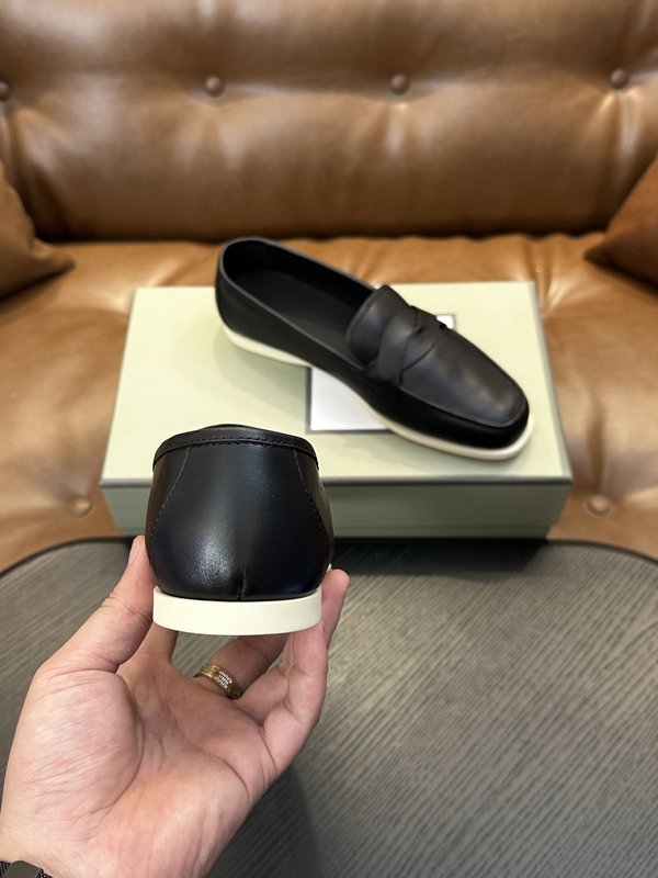 TOM FORD Cambridge 소가죽 로우탑 운동화 001-279212